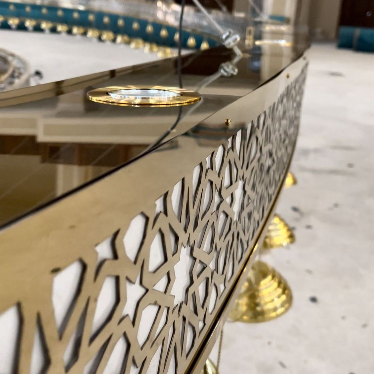 Medine kutulu Selçuklu cami avizesi ajur işleme detayı ve kandil sıvaması