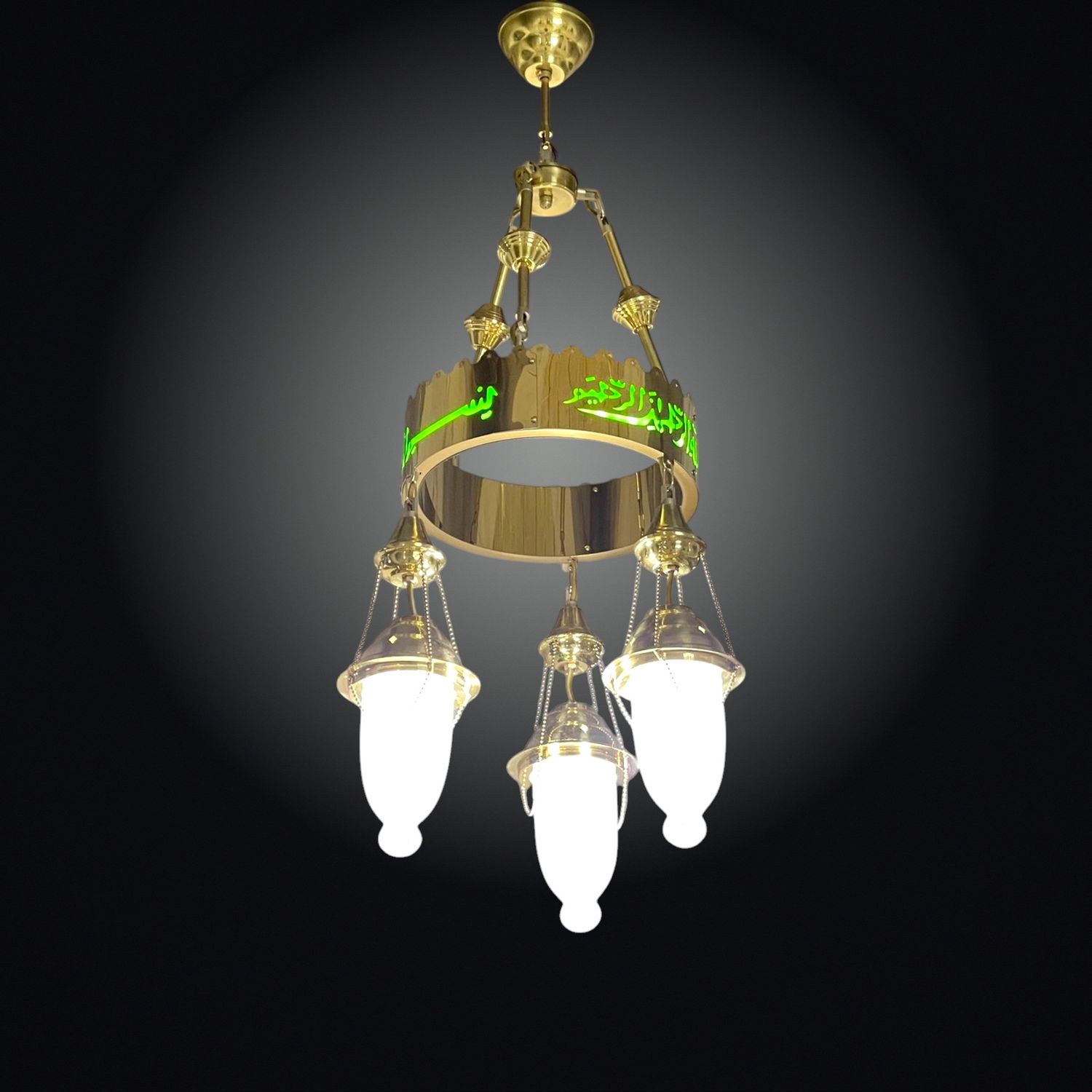 Tek halkalı 30 cm yeşil besmeleli ledli cami avizesi, sarı pirinç halkasındaki yeşil ledli Besmele yazısıyla