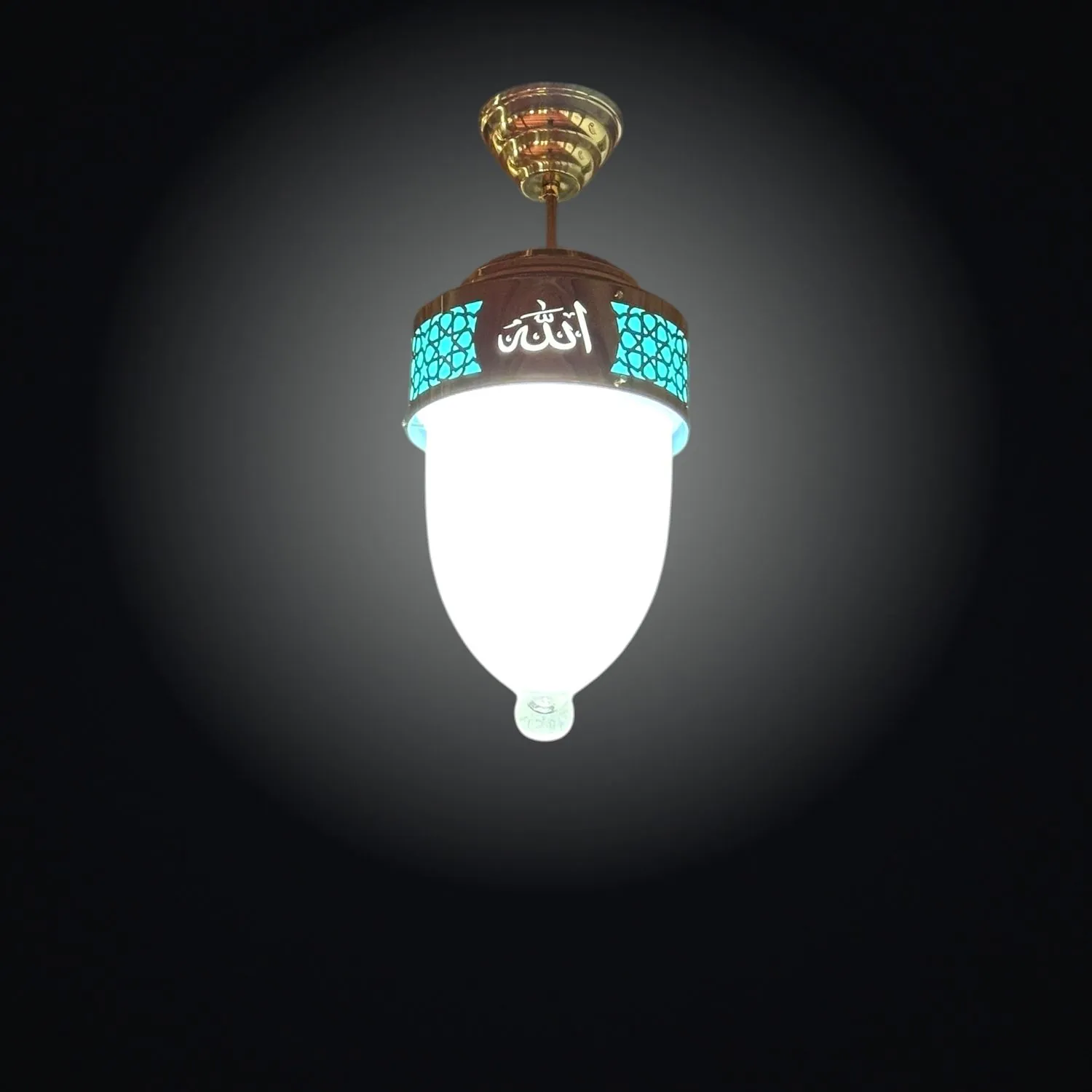 Allah Muhammed lafızlı ledli tekli sarkıt, başlığındaki turkuaz ledli kuşak ve Allah lafzıyla