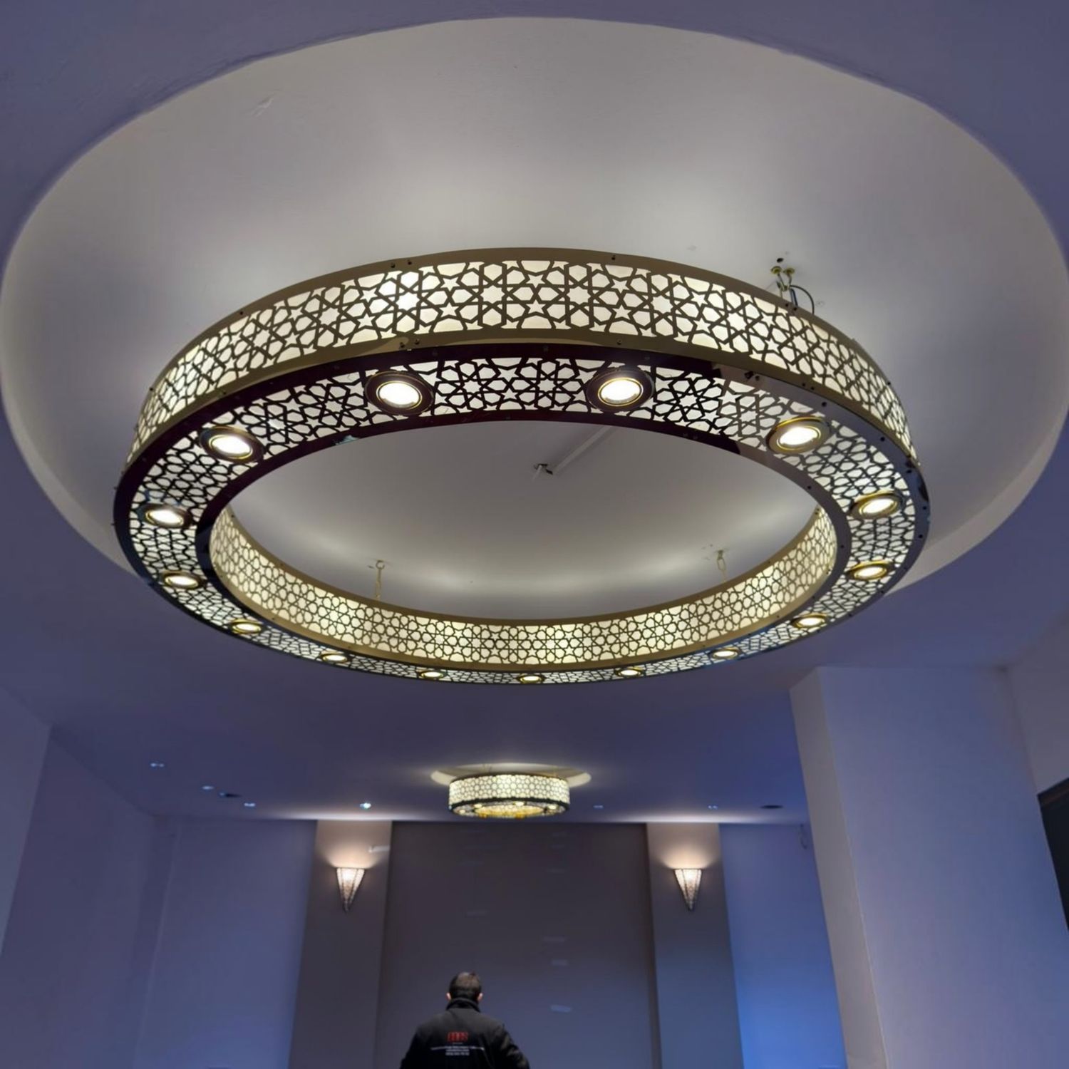 Geniş çaplı Medine Kutulu Selçuklu cami plafonyeri ölçek görünümü, halka çapının mekâna oranı