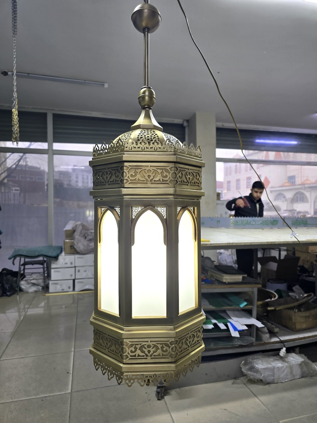 Kâbe Tipi Pirinç Fener Avize — detay görünüm 3