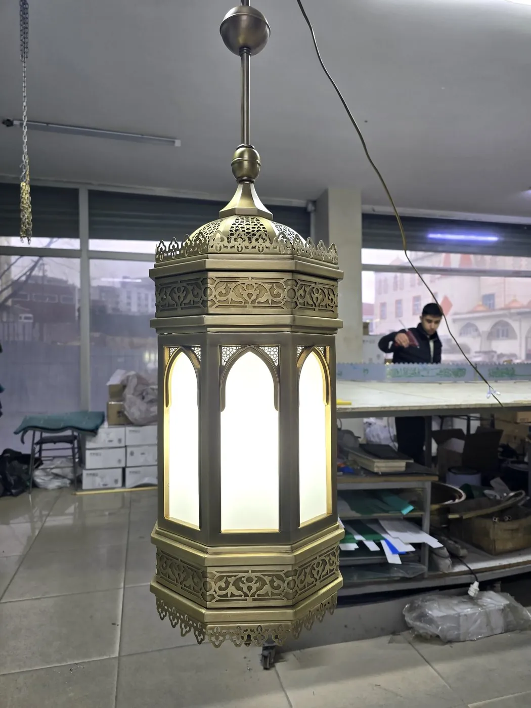 Kâbe Tipi Pirinç Fener Avize — detay görünüm 3