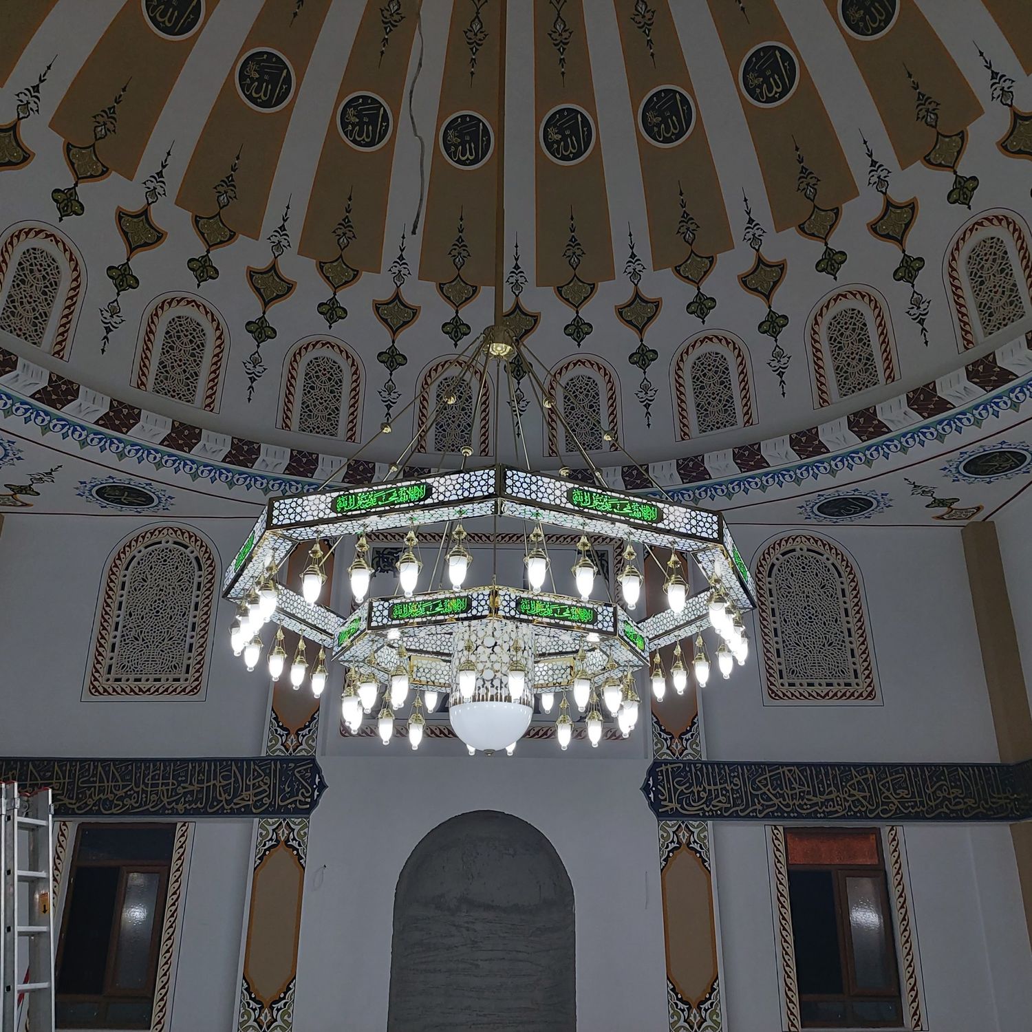 Kubbe altında kelime-i tevhidli Selçuklu 8 Gen kutulu cami avizesi, yeşil hatlı