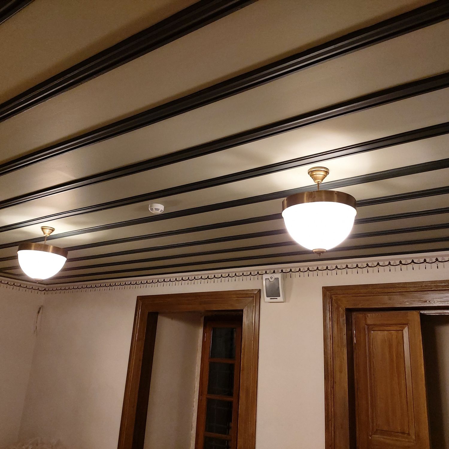 Opal camlı Osmanlı plafonyer ahşap kirişli tavanda çift uygulama
