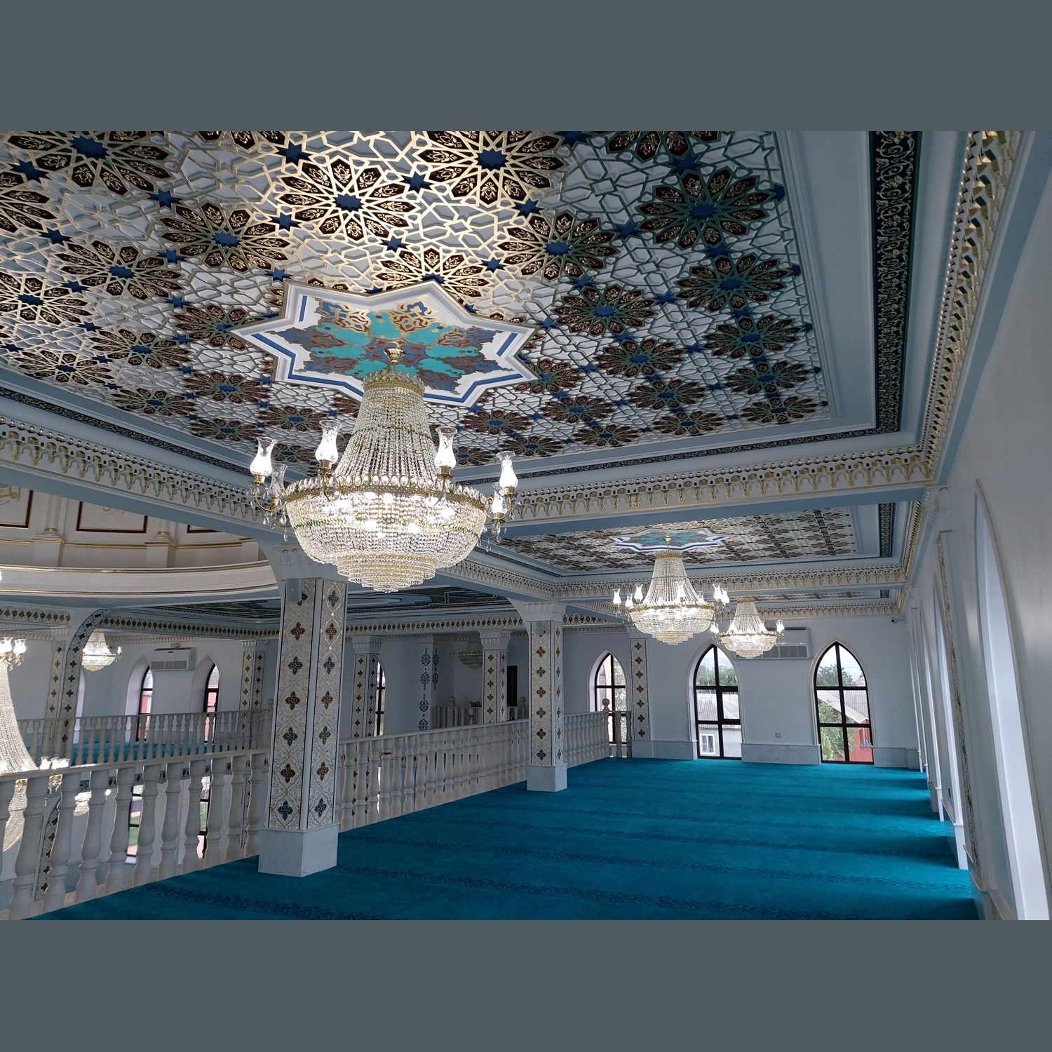 Orta boy fanuslu kristal cami avizesi