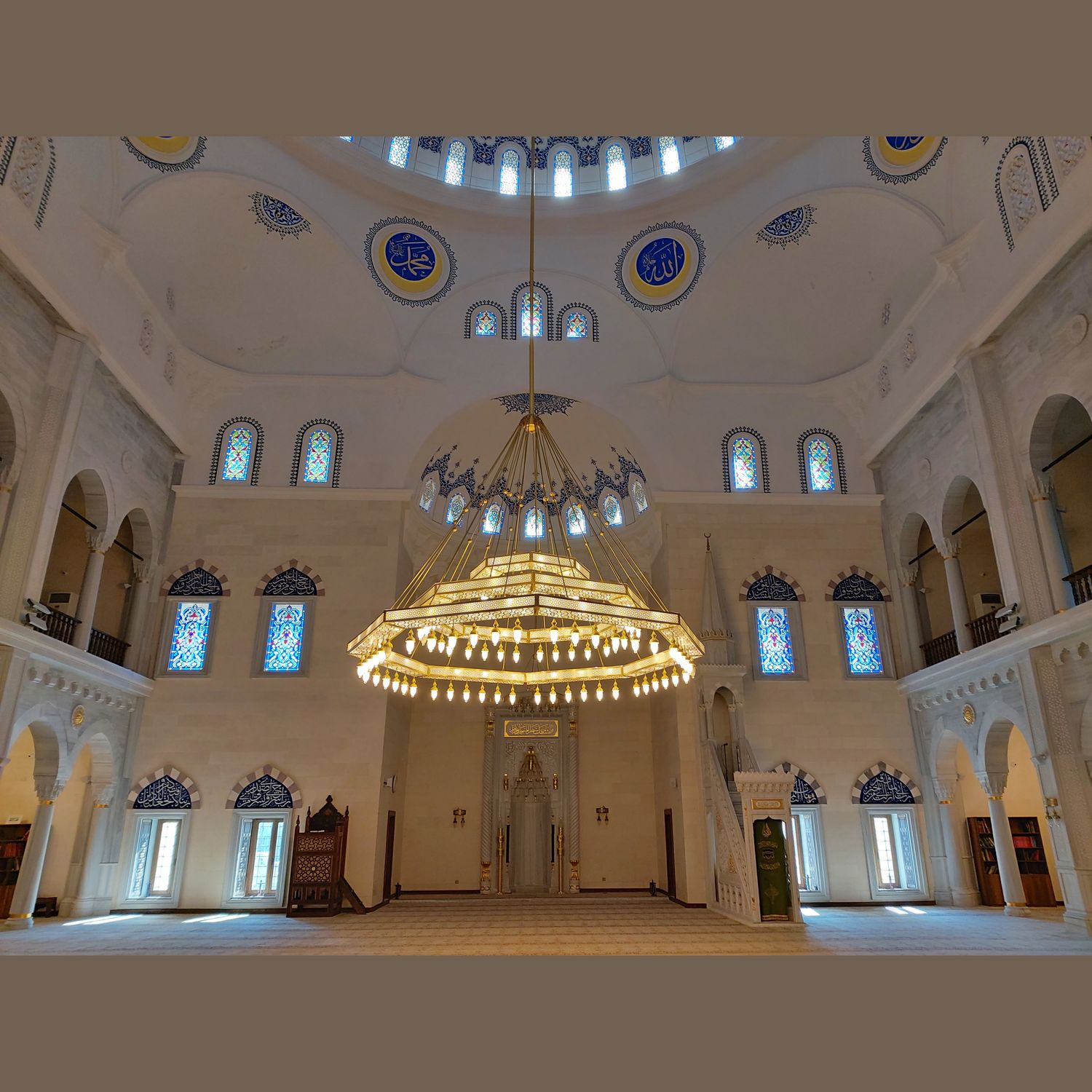 Cami ana hacminde üç kademeli Selçuklu 8 Gen kutulu cami avizesi