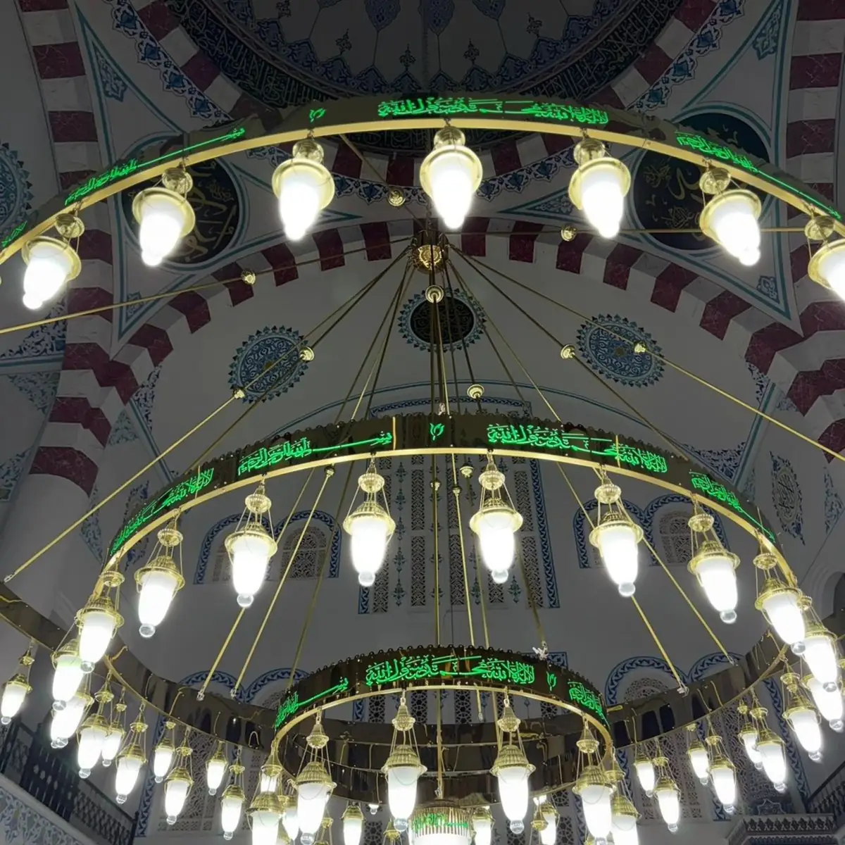 Lustre LED Tawhid vert à trois niveaux